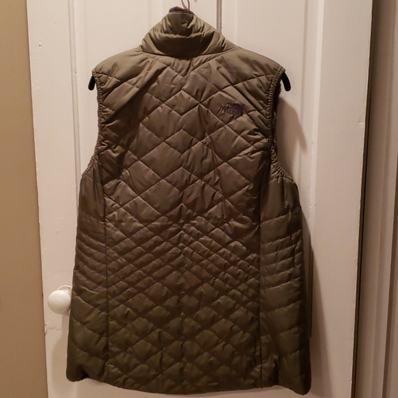North Face Women's fleece lined vest - Picture 3 of 7